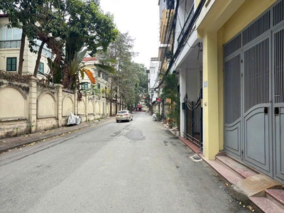 Trung tâm Ba Đình 65m2 x 4 tầng - Sân để xe ô tô - 3 thoáng. 0