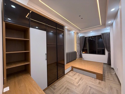 Quốc Tử Giám 27 m, 4 tầng, 3 phòng ngủ khép kín, nhà mới đẹp, sổ đỏ chính chủ. 3