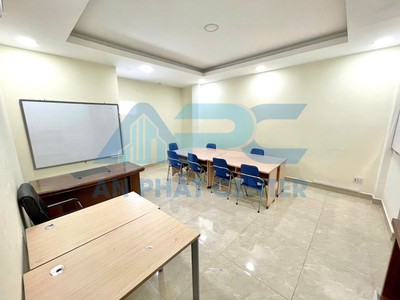 Thuê văn phòng Nam Phát Center 10tr - Máy lạnh, bàn ghế, xe rộng rãi, vị trí đẹp  Nguồn: https://bat 3