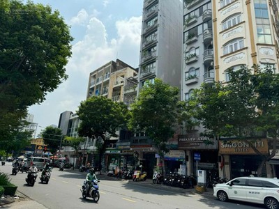 Siêu phẩm ks mặt tiền bùi viện q1 dt 8m x 20m hầm 9 tầng hdt 300triệu/ tháng giá 132 tỷ 1