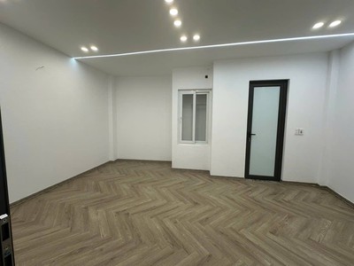 Nhà phân lô 5 tầng   53m2   11.9 tỷ - phố quan nhân - mới kính koong - ngõ rộng - cách ô tô 20m 2