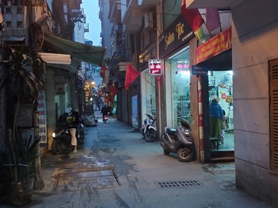 Chính chủ bán gấp nhà căn góc, 211 phố khương trung, thanh xuân. dt: 78 m , 3 tầng, mt 3,5m. 10,5 1