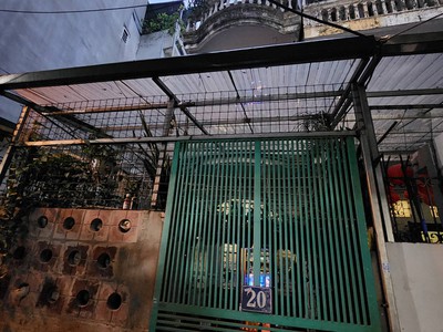 Chính chủ bán gấp nhà căn góc, 211 phố khương trung, thanh xuân. dt: 78 m , 3 tầng, mt 3,5m. 10,5 2