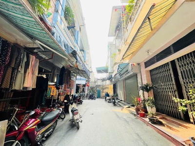 Chào bán căn nhà 3 tầng kinh doanh buôn bán được, ngay tại trung tâm tp phủ lý ngay gần cổng chợ 3