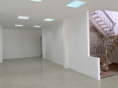 Bán gấp nhà mặt tiền kinh doanh tại  hoàng diệu, đà nẵng, 138 triệu/m2, 239m2, 6pn, 6wc, liên hệ 4