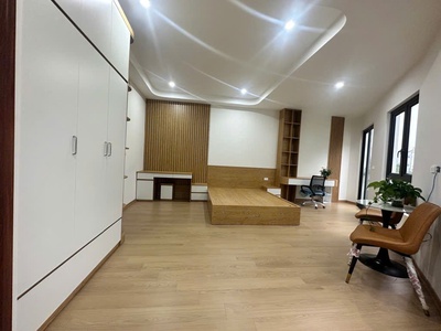 Bán ngọc thụy - ô tô ngủ trong nhà- nhà mới- mặt tiền rộng thênh thang-lô góc 2 mặt thoáng- thang 1