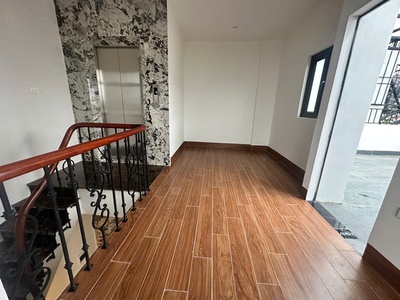 Bán ngọc thụy - ô tô ngủ trong nhà- nhà mới- mặt tiền rộng thênh thang-lô góc 2 mặt thoáng- thang 2