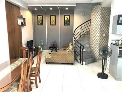 Chủ cần tiền gấp giảm 700tr nay chỉ còn 8 tỷ 600 có ngay căn nhà 3 tầng ngang khủng 6.5m ngay lê 1