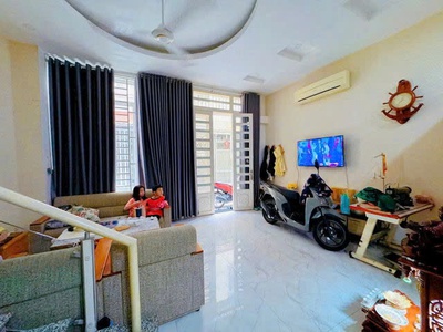 Giá tốt nhất quận phú nhuận: 8.2 tỷ - phan đăng lưu - dt:39m - 5.2x8.3m- nở hậu 5.5m - btct 4 tầng 1