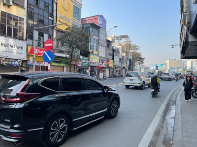 Mặt phố khâm thiên,kinh doanh đỉnh ,vỉa hè đá bóng ,tầng 1 thông sàn kinh doanh ,giá đầu 0