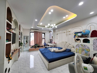 20,5 tỷ có nhà 45m2  mặt phố chùa quỳnh, 1 mặt ngõ, vỉa hè, mt 4.3m, 4 tầng 0