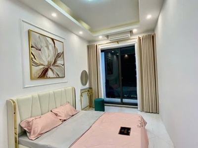 Phố võ thị sáu-hai bà trưng dt 30 met, 3 tầng, ngõ rộng 3 m, ngõ thông,50 ra ô tô, gần hồ,công viên 4