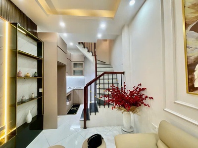 Phố võ thị sáu-hai bà trưng dt 30 met, 3 tầng, ngõ rộng 3 m, ngõ thông,50 ra ô tô, gần hồ,công viên 3
