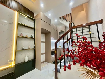 Phố võ thị sáu-hai bà trưng dt 30 met, 3 tầng, ngõ rộng 3 m, ngõ thông,50 ra ô tô, gần hồ,công viên 1