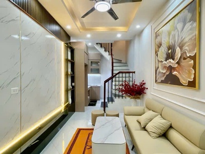 Phố võ thị sáu-hai bà trưng dt 30 met, 3 tầng, ngõ rộng 3 m, ngõ thông,50 ra ô tô, gần hồ,công viên 0