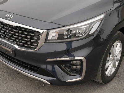 Kia Sedona Xăng Premium 1