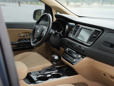 Kia Sedona Xăng Premium 8