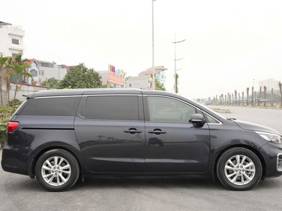 Kia Sedona Xăng Premium 9