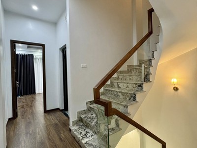 Đường láng 55m2 x 4t mt 3.9m 14.2 tỷ ô tô đỗ cửa kinh doanh sầm uất 2 thoáng 4