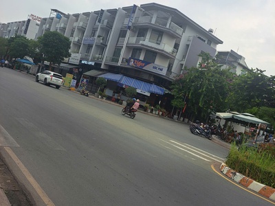 Nhinh 12 tỷ. nhà vị trí rất đẹp có thang máy  hầm, vừa ở vừa kinh doanh .khu vip mizuki park giáp 0