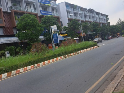 Nhinh 17 tỷ. nhà vị trí rất đẹp có thang máy vừa ở vừa kinh doanh .khu vip mizuki park giáp q7, q8 1