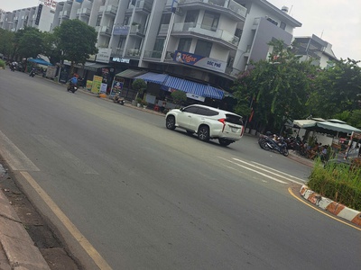 Nhinh 17 tỷ. nhà vị trí rất đẹp có thang máy vừa ở vừa kinh doanh .khu vip mizuki park giáp q7, q8 0