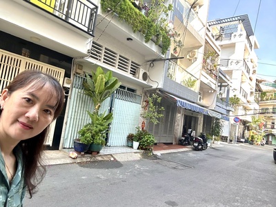 Nhà bán đẹp khu ích người bán nằm trên trục đường số q4- xe hoi tới cửa- đường kinh doanh 7m. 0