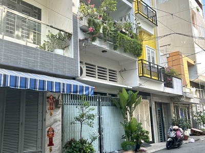 Nhà bán đẹp khu ích người bán nằm trên trục đường số q4- xe hoi tới cửa- đường kinh doanh 7m. 2