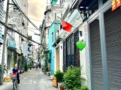 Nhà bán hẻm xe tải - xe hơi ngủ trong nhà -đ. tôn thất thuyêt. 0