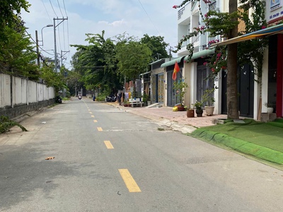 Lô đất hxh đường 970 phú hữu DT 57m giá tốt 0