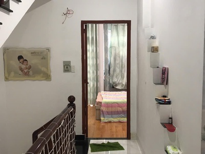 Bán nhà 162m 3 lầu 1 sân thượng nhà xây kiên cố đường thông 5m giá 5,1 tỷ gần chợ đầu mối Thủ Đức 1