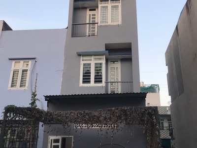 Bán nhà 162m 3 lầu 1 sân thượng nhà xây kiên cố đường thông 5m giá 5,1 tỷ gần chợ đầu mối Thủ Đức 3