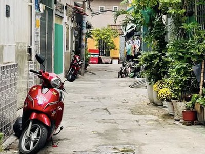 Rẻ nhấ.t khu tân sơn nhì - sát hxh - 2 tầng - 60m2 ngang 6 chỉ 4.x đồng 4