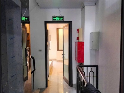 Bán nhà đẹp phân lô khu vực hoài đức, thông thoáng. chỉ cách vài bước ra phố, thông ra đường vạn 4