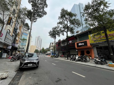 Bán nhà mặt tiền huỳnh thúc kháng, quận 1, dt: 4,5x18m giá 90 tỷ 2