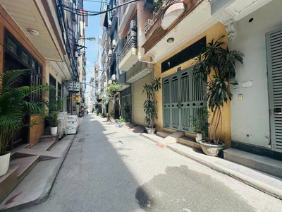 Hiếmmm - mặt bằng kinh doanh vipp- phân lô oto tránh ở trần quốc hoàn - mặt tiền 4m- oto tránh- chỉ 0