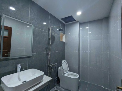 B.á.n n.h.à hoàng văn thái - toà nhà vp -view đầm hồng-phân lô - ô tô tránh 65m-23.8t.ỷ 4