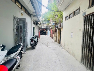 Ngôi nhà này năng lượng vững chãi ở nhà này năng lực sẽ rất mạnh gia trưởng mới lo được cho em. 4