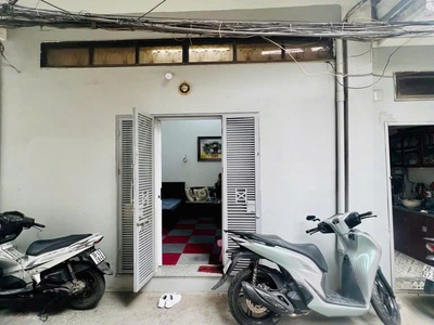 Ngôi nhà này năng lượng vững chãi ở nhà này năng lực sẽ rất mạnh gia trưởng mới lo được cho em. 1