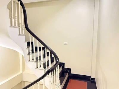 Bán nhà 33m2 5 tầng trung tâm Mỹ Đình ô tô đỗ cửa giá nhỉnh 7 tỷ 4