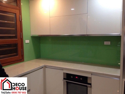 Gợi ý phối màu bếp với kính xanh cốm tinh tế 0