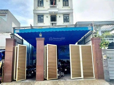 Bán căn hộ dịch vụ mặt tiền đường  thủ đức 36 phòng full khách 2