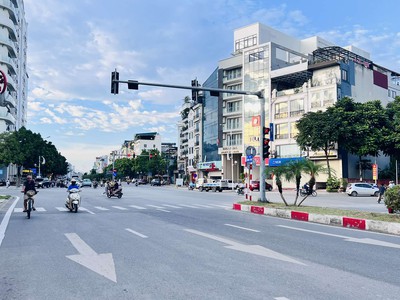 Bán nhà cấp 4 phố hồng tiến, 140m, mặt tiền 7m, 2 mặt ôtô tránh, full thổ cư 2