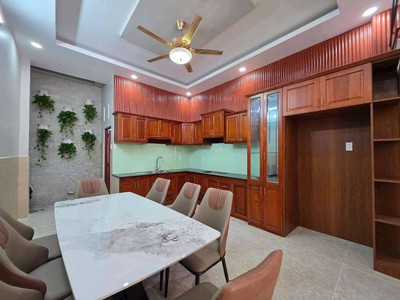 Bán nhà Hẻm xe hơi Quận 7 - DT: Ngang 4m x Dài 14m - Giá bán: 6 TỶ 990 TRIỆU 7