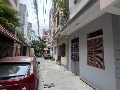 Bán nhà Ô TÔ đỗ cửa Hoàng Văn Thái. DT 52m Giá : 9,56 tỷ. 0