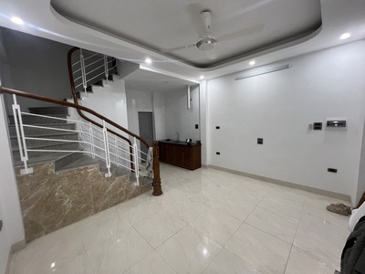 Bán nhà Ô TÔ đỗ cửa Hoàng Văn Thái. DT 52m Giá : 9,56 tỷ. 3