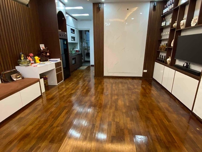 Gia đình đã đặt cọc căn mới nên cần tiền bán nhanh căn 45m2, 1pn, 1wc ct12 kvkl giá 2,3 tỷ. 1