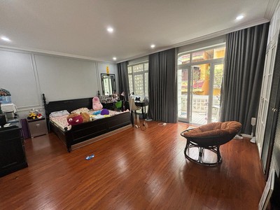 Hoàng quốc việt   102m    mt 6.5m   biệt thự ô tô tránh   35 tỷ 0
