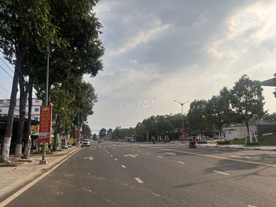 Chính chủ cho thuê nhà 1 trệt 2 lầu  sát bên Trung tâm Hội nghị triển lãm thành phố Bến Cát. 2