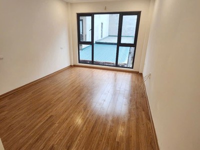 Nhà 6 tầng mới đẹp   ở luôn thượng thanh- long biên 30m2,x  6 mặt tiền 3.5m, 5.75 tỷ. 1